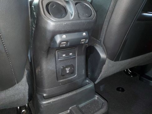 Used 2021 Jeep Wrangler Unlimited Sahara AWD/4WD image 28