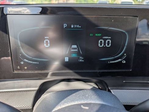 Used 2025 Kia Sportage LX FWD image 18