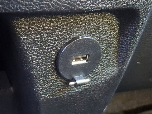 Used 2016 RAM 2500 Tradesman w/ Chrome Appearance Group image 26