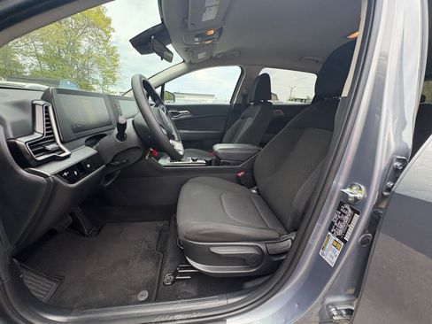 Used 2025 Kia Sportage LX FWD image 22