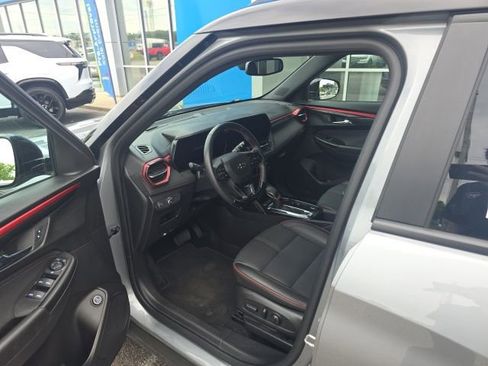 Used 2025 Chevrolet TrailBlazer RS w/ Convenience Package FWD image 9