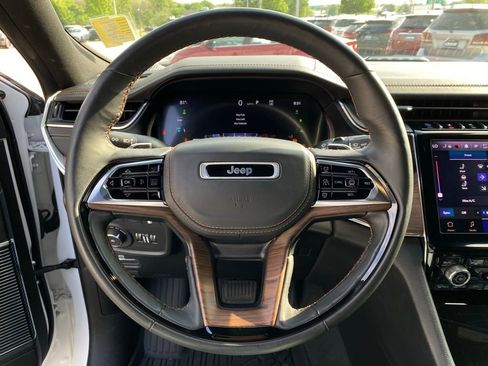 Used 2024 Jeep Grand Cherokee Summit w/ High Altitude Package AWD/4WD image 13