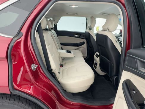 Used 2019 Ford Edge Titanium image 28