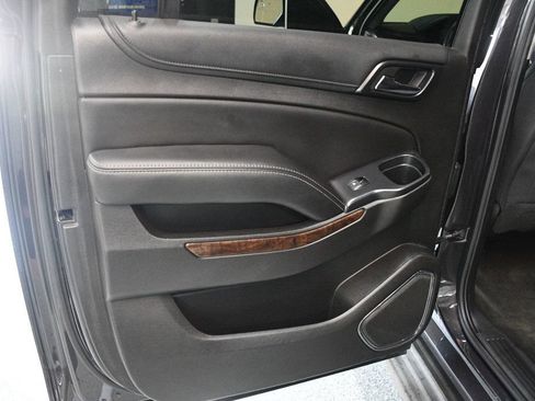 Used 2017 Chevrolet Suburban LS RWD image 22