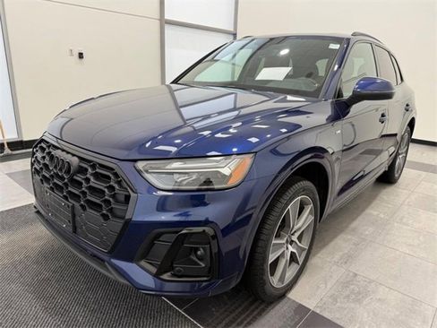 Certified 2025 Audi Q5 2.0T Premium w/ Convenience Plus Package image 6