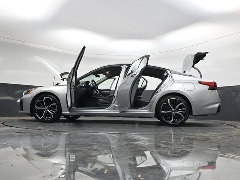 Used 2024 Nissan Altima 2.5 SR FWD image 54