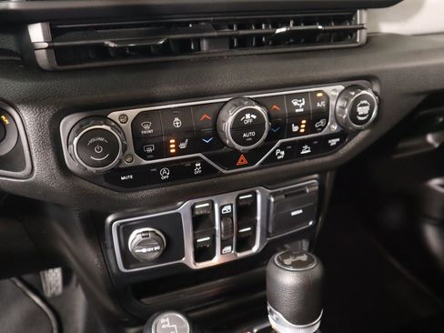 Used 2025 Jeep Wrangler Unlimited Sport AWD/4WD image 7