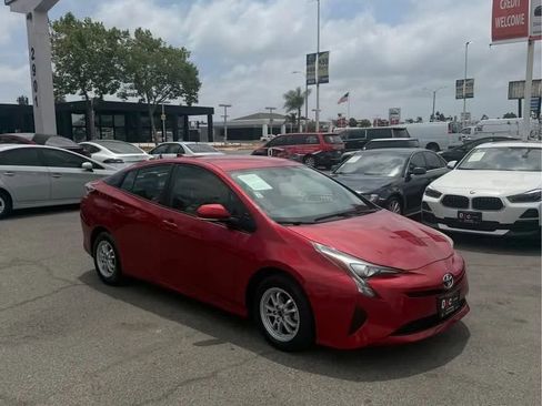 Used 2016 Toyota Prius Three FWD image 2