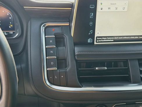Used 2024 Chevrolet Suburban LT RWD image 17