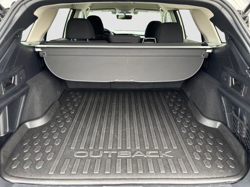 Used 2022 Subaru Outback Premium image 5