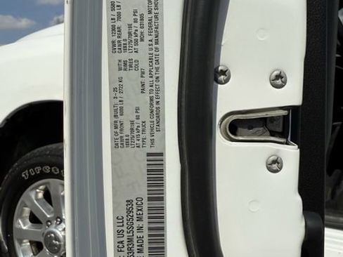 Used 2025 RAM 3500 Laramie AWD/4WD image 29