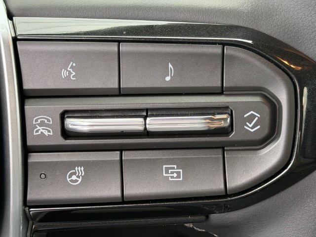 Used 2026 Chevrolet Colorado ZR2 w/ Technology Package AWD/4WD image 28
