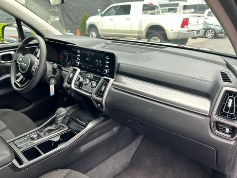 Used 2023 Kia Sorento LX FWD image 33