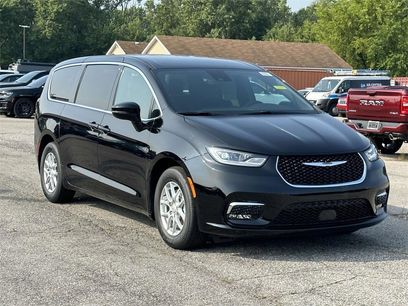 New 2026 Chrysler Pacifica Select