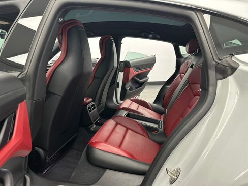 Used 2020 Porsche Taycan 4S image 34