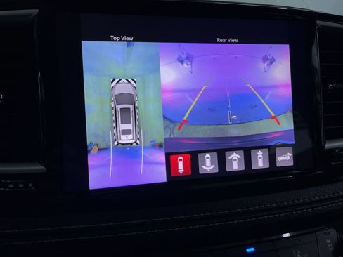 Used 2022 Chrysler Pacifica Touring-L w/ Uconnect Theater Family Group image 23