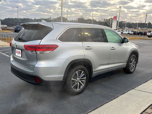 Certified 2017 Toyota Highlander XLE image 5