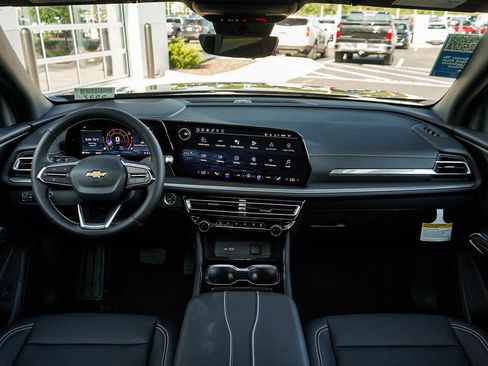 New 2026 Chevrolet Traverse LT w/ Sun and Wheel Package AWD/4WD image 14