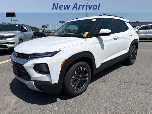Used 2023 Chevrolet TrailBlazer LT w/ Convenience Package FWD image 1