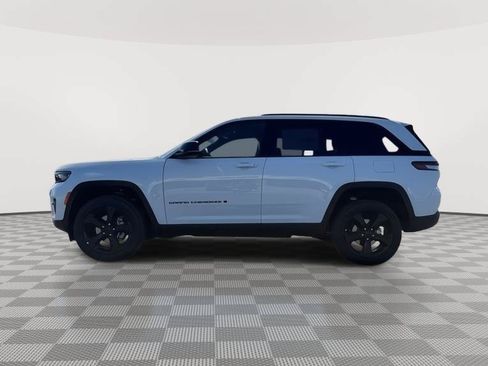 New 2025 Jeep Grand Cherokee Altitude w/ Trailer Tow Package AWD/4WD image 2
