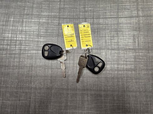 Used 2002 Chevrolet Tracker 4WD w/ Preferred Equipment Group image 19