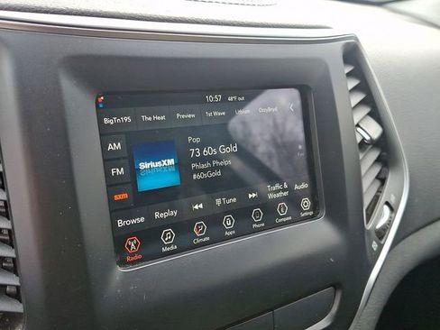 Used 2020 Jeep Cherokee Latitude FWD image 4