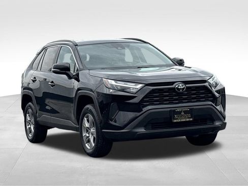 Used 2024 Toyota RAV4 XLE FWD image 2