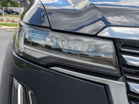 Used 2022 Cadillac Escalade Premium Luxury Platinum AWD/4WD image 9