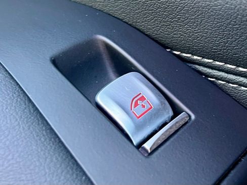 Used 2024 BMW X7 xDrive40i w/ Premium Package image 46