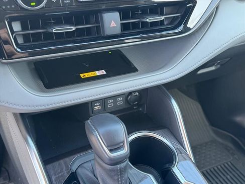 Used 2023 Toyota Highlander Limited image 22