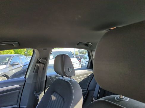 Used 2023 Volkswagen Jetta Sport image 9