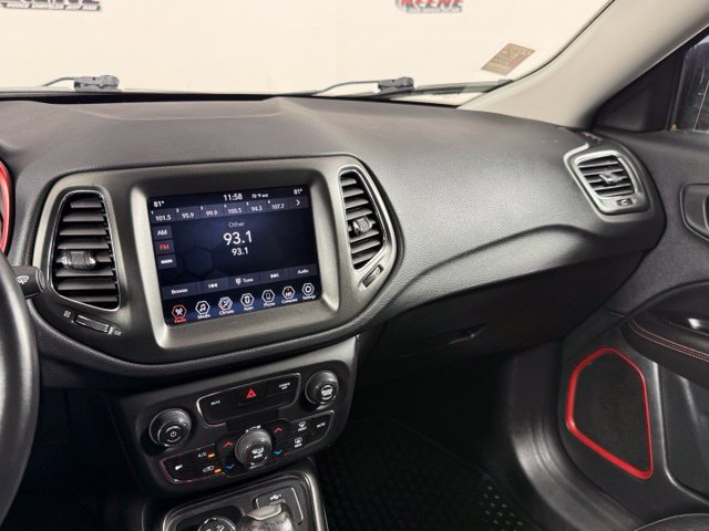 Used 2020 Jeep Compass Trailhawk AWD/4WD image 19