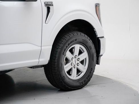 Used 2023 Ford F150 XLT w/ Trailer Tow Package image 8