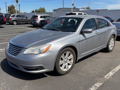 Used 2013 Chrysler 200 LX image 4
