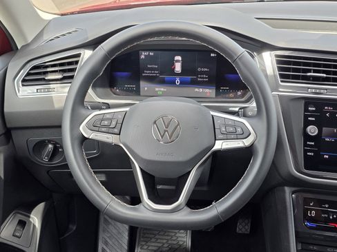 Used 2022 Volkswagen Tiguan SE AWD/4WD image 25