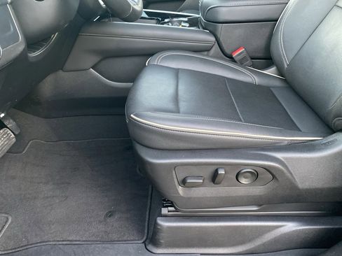 Used 2025 Chevrolet Suburban Premier image 27