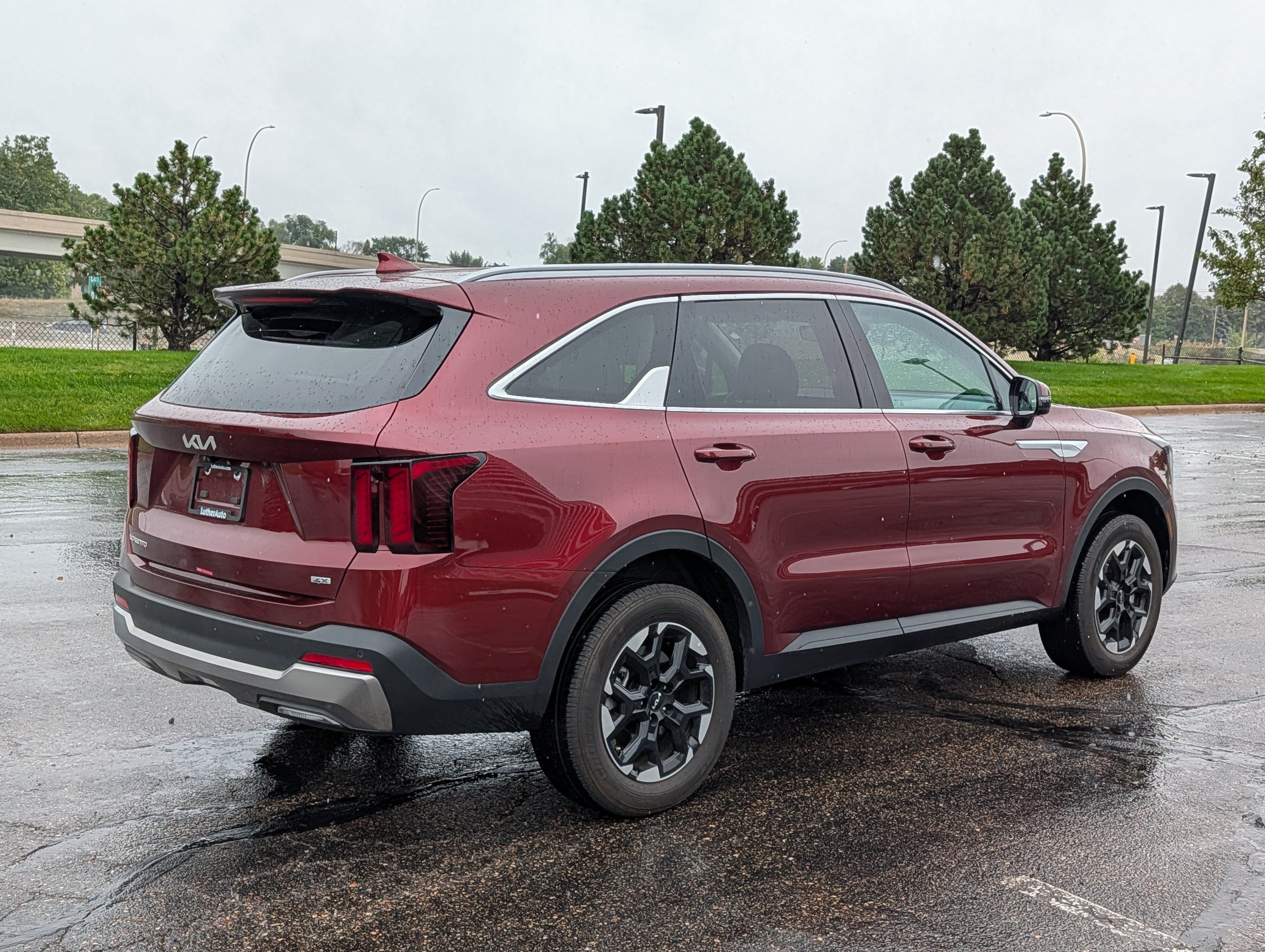 Certified 2025 Kia Sorento S AWD/4WD image 4
