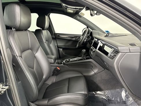 Certified 2025 Porsche Macan image 24