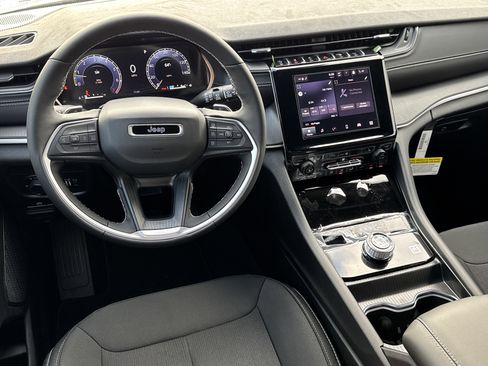 New 2025 Jeep Grand Cherokee Laredo X image 24