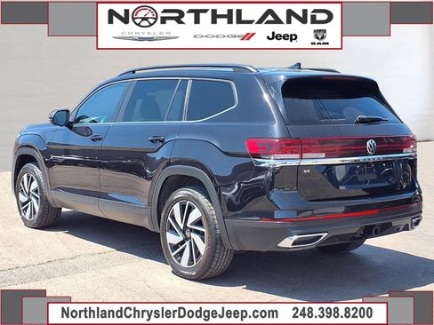 Used 2025 Volkswagen Atlas SE FWD image 2