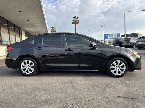 Used 2022 Toyota Corolla LE image 6