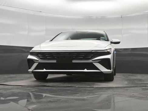 New 2026 Hyundai Elantra SE FWD image 34