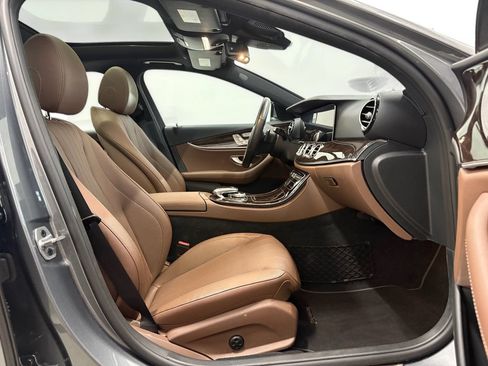 Used 2019 Mercedes-Benz E 300 4MATIC image 12