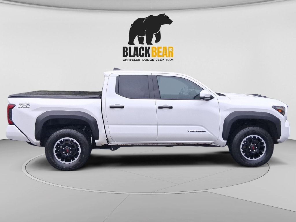 Used 2025 Toyota Tacoma TRD Off-Road w/ TRD Off Road Premium Package AWD/4WD image 2
