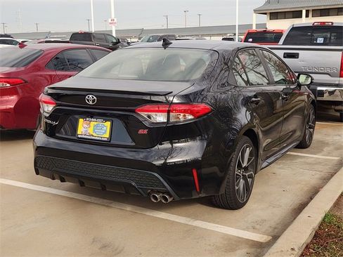 Used 2021 Toyota Corolla SE image 3