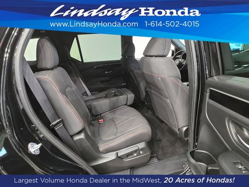 Used 2025 Honda Pilot Sport image 10