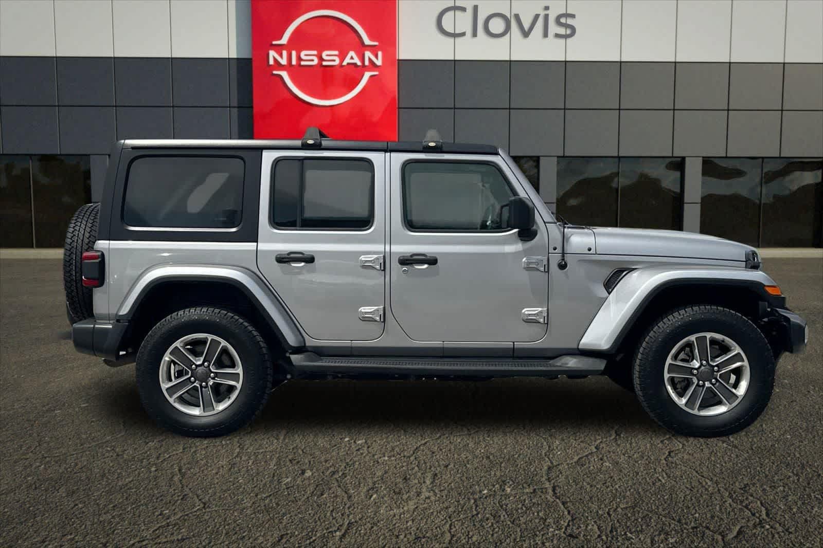 Used 2018 Jeep Wrangler Unlimited Sahara AWD/4WD image 8