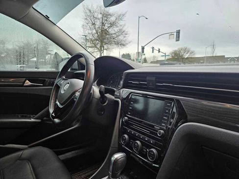 Used 2020 Volkswagen Passat 2.0T R-Line image 10