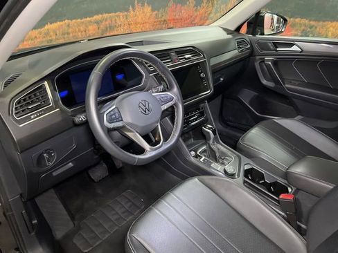 Used 2024 Volkswagen Tiguan SE AWD/4WD image 20