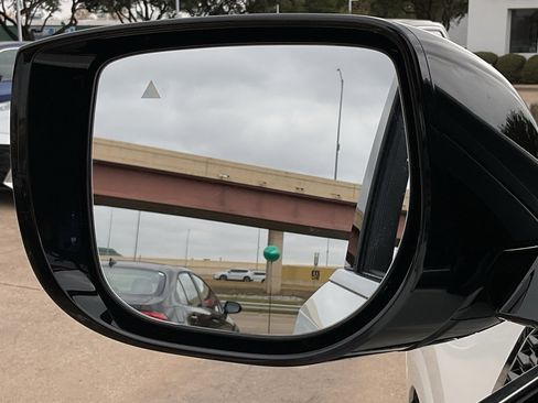 New 2026 Nissan Armada SV image 10